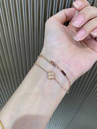 v金镀咪金Vca四叶草迷你单花手链