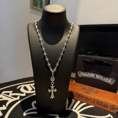 新款 专柜品质 Chrome Hearts克罗心十字花项链，十字架吊坠 凹凸造型不同的花纹设计风格 呈现出与众不同 十字架 童军花是克罗心的志 所以更经久不衰