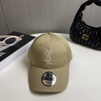 ysl圣罗兰 专柜同款原单 字母刺绣棒球帽 韩系风 一款简单休闲风的棒球帽 是牛仔的款式 减龄百搭 适配度很高！ 简单随性~ 字母刺绣部分也很精细 出街拍照拗造