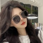 2025香奈儿新款时尚高雅偏光墨镜女士 太阳镜打造沉稳架势，经典的版型与全新的创意相结不经意间放射出超卓非凡的奢华品味型号：Ch0222