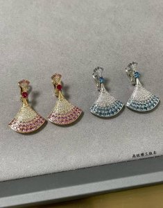 v金镀咪金 宝格丽渐变红扇形裙子耳环，嵌禳一颗中央明亮式红锆石和明亮式切割，以及圆形钻石，饰以密禳钻石，十足的女性魅力 礼赞意大利式的极致优雅 高端定制 微镶工