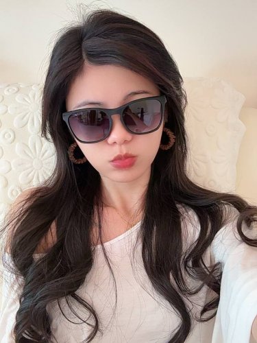 阿玛尼大框太阳镜墨镜经典的方框设计，不挑脸型，无论搭配大衣还是连衣裙都非常显气质偏光镜片预防紫外线 型号：型号：A02301