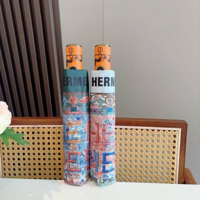 爱马仕 Herm S 新款 极品H家三折自动伞重磅呈现 以其精湛的工艺技术和源源不断的想像力 新涂层技术伞布 带来令人惊喜的遮光效果 让防晒及隔热性能更优保障