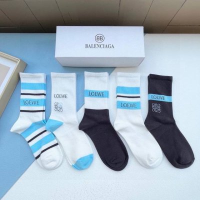 p60 配包装【一盒五双 】Loewe · 罗意威新品男女短款袜子袜身经典标志搭配极简素色，纯棉材质织造，透气舒适，超级Nice超火爆小单品，大牌出街，潮人必备