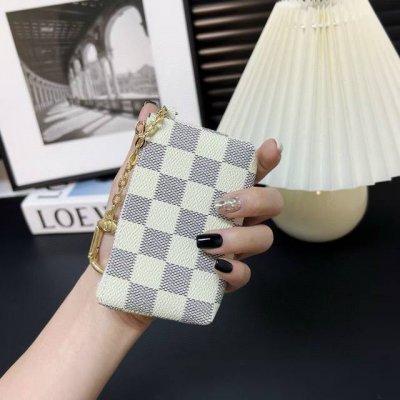 lv零钱包卡包 挂饰Louis Vuitton 路易威登Lv钥匙扣钥匙包卡包Pu材质 原版Logo 可放卡片 零钱 等小物件 Size:11×7Cm