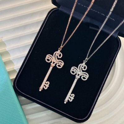 tiff 蒂芙尼 经典 心形 皇冠 钥匙项链 高端925微镶纯银材质 银色夏天很推荐入手上身效果不错 长度可以调节 夏季搭配各种风格都Ok铂金色 项链