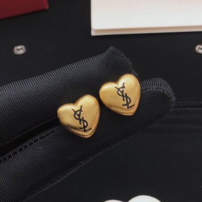 编号Yed0079 Yvessaintlauren*最新款爱心耳钉 一致Zp黄铜材质
