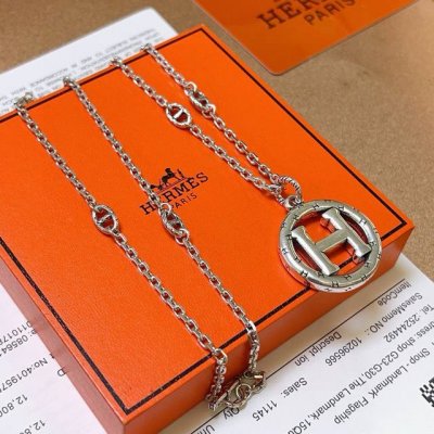 hermes 爱马仕项链 猪鼻子项链系列首饰 进口定制.高端链条经典搭配 新品 简单时尚专柜一致 火爆款出货 设计独特 前卫 男女必备款！