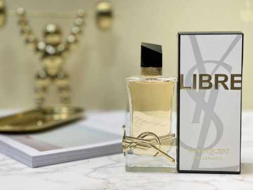 专柜品质 女王香自由至上,真女王不讲情爱。Ysl Libre自由之水 90Ml 越闻越觉得,薰衣草真是妙物啊,作为经典馥奇香调的核,用在男香里像风流绅士,习惯刮