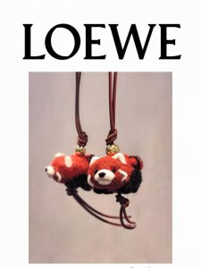 专柜图 佩戴图 -罗意威Loewe 毛毡和牛皮革小浣熊挂饰 挂件