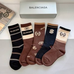 配包装 一盒5双 balenciaga 巴黎世家高版本超级柔软长筒袜子潮人必不可少的时尚专柜代购长筒袜子 搭配起来超高逼格 时髦度爆表 推荐推荐推荐 必入时髦小