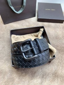 bottega Veneta代购级 原厂胎牛 Made In Italy 3.8Cm 葆蝶家Bottega. Veneta的时装美学是含蓄细致，因为懂得欣赏Bo