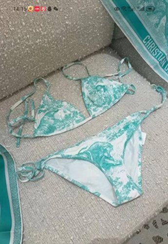Dior新款 适合多种场景的游泳衣 海边 游泳池 温泉 水上乐园 漂流都可以内搭外穿也完全可以 面料 透气舒适 速干弹性的游泳衣更加帖肤易清洗 码数 S M L