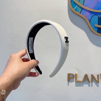 配包装 chanel 香奈儿 最新款荔枝纹皮小香发箍 复古头箍 网红爆款推荐 搭配高端材质 超精致 时尚百搭