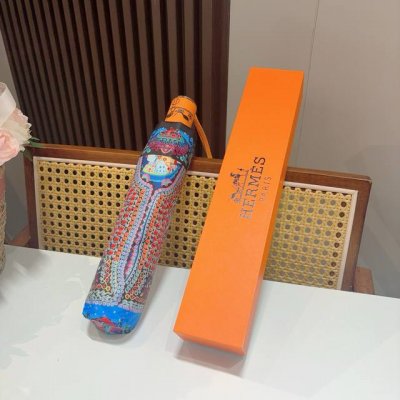 爱马仕 Herm S 新款 极品H家三折自动伞重磅呈现 以其精湛的工艺技术和源源不断的想像力 新涂层技术伞布 带来令人惊喜的遮光效果 让防晒及隔热性能更优保障