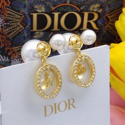 编号Ded0078 dior 迪奥 新款大小珍珠白贝耳钉超火度假系列金色 精选正品同材质 原单正品体验 超好看