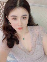 v金镀咪金Vca迷你四叶草项链高级绿松石 此系列设计灵动，线条流畅，易于佩戴。展现无限搭配的可能，为每一位女性的生活带来丰富多样的风姿。