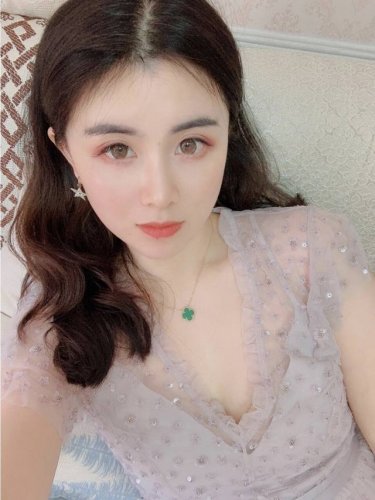 v金镀咪金Vca迷你四叶草项链高级绿松石 此系列设计灵动，线条流畅，易于佩戴。展现无限搭配的可能，为每一位女性的生活带来丰富多样的风姿。