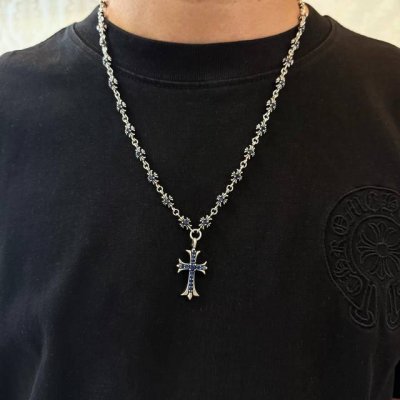新款 专柜品质 Chrome Hearts克罗心经典复古蓝钻十字架一体链 凹凸造型不同的花纹设计风格 呈现出与众不同 十字架 童军花是克罗心的志 所以更经久不衰