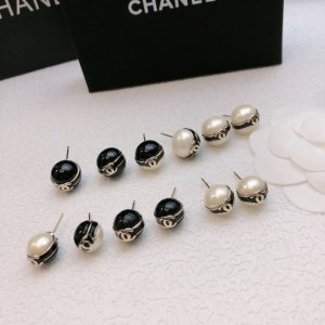 Chanel 香奈儿耳环 原单品质Cc字母珍珠耳钉 首饰推荐高质量小香风耳环 简约百搭单品 低调极简风格 时髦洋气