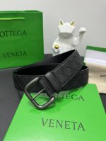 bottega Veneta 3.8Cm 手工精简大格子编经典之作 每个细节都体现出至高的品味和格调 整体造型增添优雅韵味 低调奢华的典范 优雅迷人气息 精致的