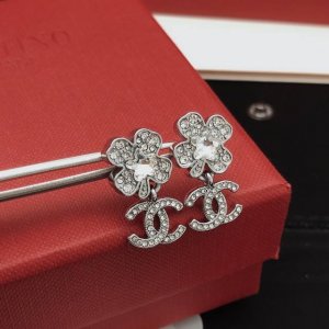 编号Xed0327 Ch*Nel最新款四叶草耳钉 一致Zp黄铜材质