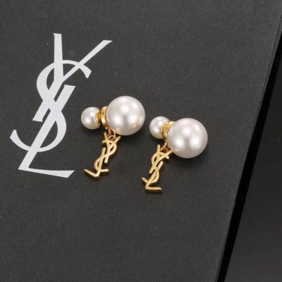 圣罗兰Ysl 耳钉经典奢侈 时尚百搭 犹如酒会礼服一般，绚烂多姿。经典 最具个性魅力象征永远的不变的情怀，代表着经典和永恒 ！秉承圣罗兰的传统 特别的闪~耳钉