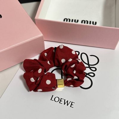 特 单个 配全套包装 miumiu 缪缪 爆款真丝发圈 专柜款出货 一看就特别高档 超级百搭 必须自留