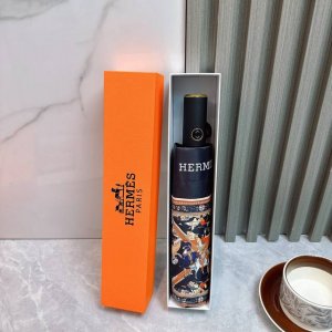 爱马仕Hermes 三折防晒睛雨伞 2570夏季新款 全自动折叠晴雨伞 内里黑色涂层防晒有效阻隔紫外线99% Upf 50 所以能起到伞下体感降温的效果 有效隔