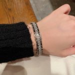 新款香奈儿Chanel山茶花手镯超重工Bling Bling 颜色搭配得非常好高级感 女神气质高端 精钢材质不过敏不褪色 一比一精美工艺 经典至极的魅物 性价比