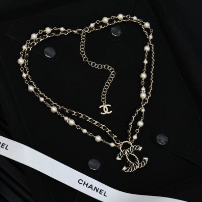 chanel 皮穿黑金双层珍珠项链 简单中带着些复古神秘，仿佛都市时髦女郎 细腻的小羊皮 搭配扭转的链条高级又时尚