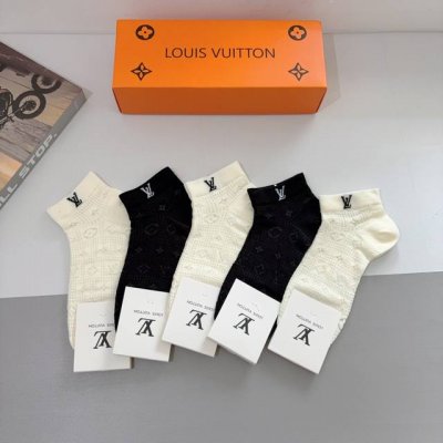 配包装 一盒5双 Lv 路易威登 超火爆小单品，竹棉面料，潮人必备 爆款，经典字母Logo短筒袜，个性时尚百搭款
