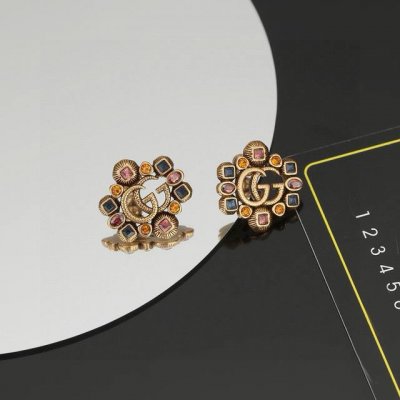 Gucci 古驰 耳钉 高端 打造 美到哭 因为是限量版 你根本无法在店内看到现货 现货一到真的Bling 这一组简直不要太震撼不要太完美 赞呆了耳钉