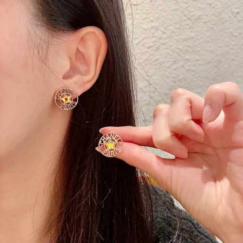 chanel香奈儿 中古 耳钉小香家的款式真心无需多介绍每一款都超好看，精致大方，非常显气质.