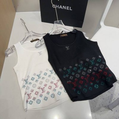 110 lv背心，搭外套单穿超爆 均码