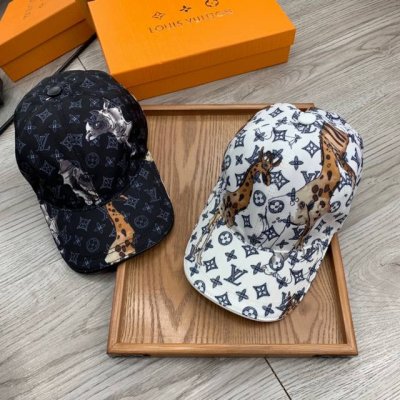 L家。印花款 超A品质 最新款！时尚潮流，高端做工！每一个帽子都是用心之作！牛津材质！头层牛皮！配盒子、防尘袋、卡片！非一般的品质，细节也很重要。真皮帽钉，真皮