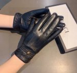 新款独家首发触屏手套 双线束口手套Gucci古奇新款高档羊皮手套女神集美们首选 不可错过百分百选用进口羊皮 皮质细腻柔软 认准进口羊皮特有手感羊绒内里保暖更佳