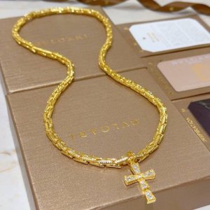 宝格丽项链V金材质 带Logo。Bvlgari宝格丽 Divas‘ Dream 系列 品相完美，细节无敌，那种独特的色泽完全无可挑剔，再缀以经典指环外形设计，简