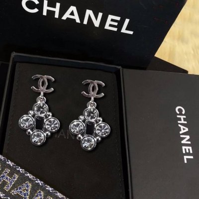 热销冠军款Chanel 1New Arrival耳环四叶草进口钻 明星同款 小香耳钉耳环 原版材质专柜同步新款选几款心仪的首饰来点缀美美的你 925纯银 针耳钉