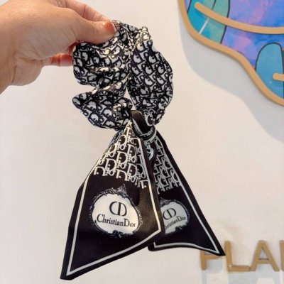 配包装 dior 迪奥 经典字母飘带马尾发圈 蝴蝶结肠圈 高档韩版皮筋 经典花型设计 高端大气 名媛范儿