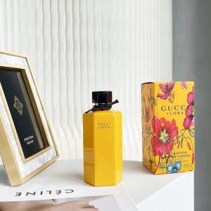高品质/110 古驰黄色栀子花淡香水100Ml！ 这一款香水的颜值很高，黄色的包装盒上描绘着一朵朵盛开的花儿，色彩鲜艳夺目，令人不自觉的心情愉悦。黄色烤漆玻璃瓶