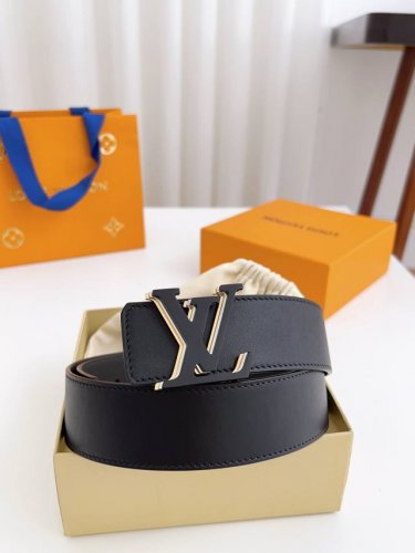 lv 代购货宽度40Mm 寸5 双面原厂小牛皮 工艺考究 设计时尚富有内涵 黑色双面小牛皮 双面可用 扣头 2色可选 正品级扣头 码数 100-125Cm 包装
