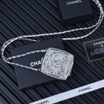 chanel 25早春系列钻石粉饼包闪闪惹人爱 圣诞限定香奈儿钻石粉饼包好闪惹人爱绝了 闪亮时尚魅力无穷实物真的比秀图看着美太多了钻石色彩和细节都很好地展示出来
