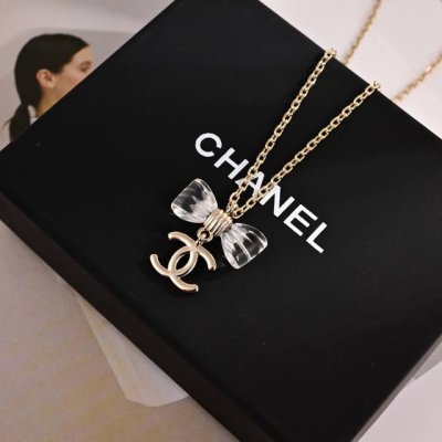 项链 耳环 Zp打版 小香 Chanel 套装优雅大方精工设计 雕刻 非常修饰脸型 青春活力 看惯了一如既往的耳钉 一眼就被这款吸引了 非常漂亮的颜色搭配 时尚