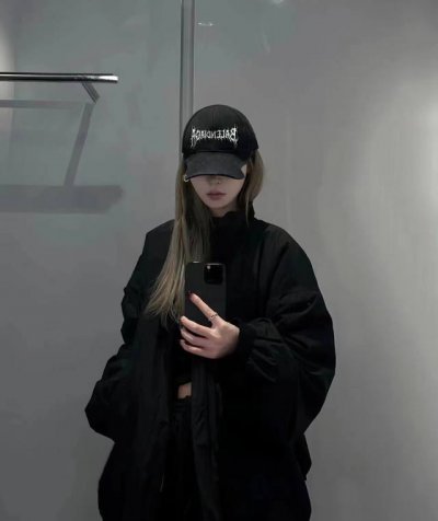 balenciaga巴黎世家新款刺绣Logo棒球帽，很酷的色系，男女佩戴都有不同Style，第一批抢先出货！巴黎粉必入款！