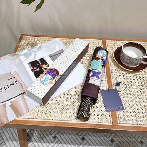 Louis Vuitton 路易威登 专柜夏季新款 全自动折叠晴雨伞 火爆时尚单品 采用纳米技术加工而成 具有强力拒水的作用 奢华感爆棚的Lv标志伫立在伞面 绝