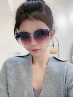 Lv 2025新款女士方框太阳眼镜 开车墨镜 新款无框太阳镜 时尚大方 舒适轻盈 精致奢华 超轻 型号：L1294