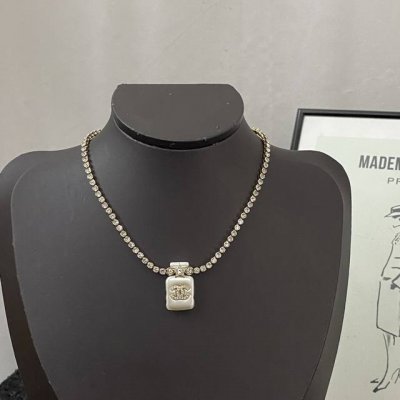 香奈儿项链热销款爆上新一致Zp chan 23 香水瓶水晶项链Choker bling Bling 的钻石闪闪发光 穿搭界气质天花板