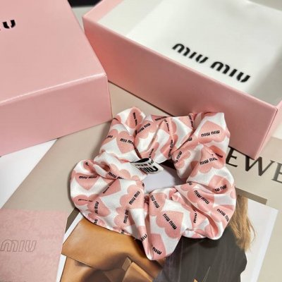特 配专柜包装 Miumiu 缪缪 最新发圈 小仙女快入手 特殊材质 不嘞头 可盐可甜～