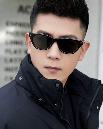 巴黎世家2025开春新款一体镜 大框太阳镜男女同款 爆款大框尼龙太阳镜 超逼格超酷 镜腿品牌设计感强 Nice~~~ 型号Bl3600